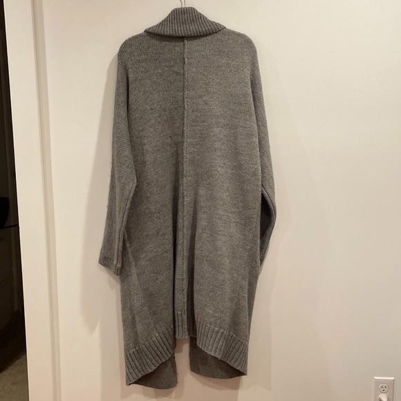 long cozy grey knit sweater from Gap - Picture 7 of 8